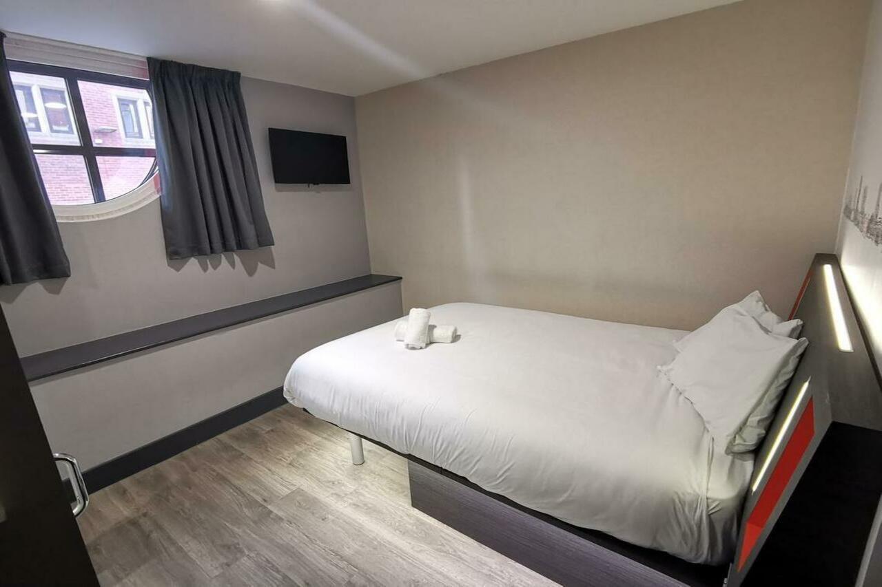 Easyhotel Cardiff Bagian luar foto