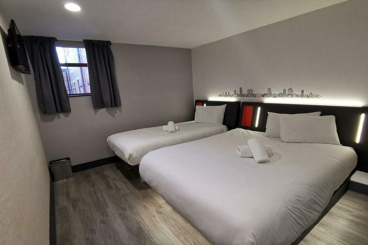 Easyhotel Cardiff Bagian luar foto