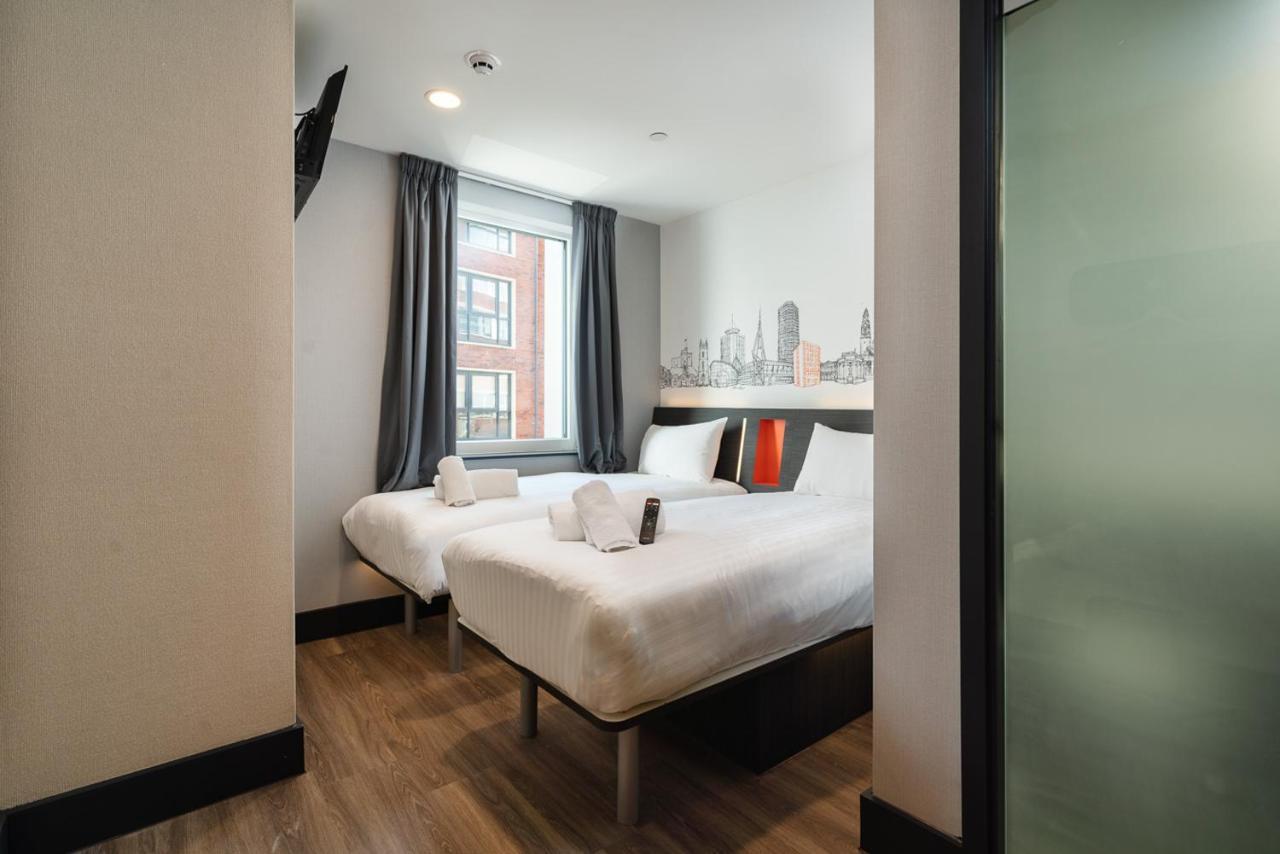 Easyhotel Cardiff Bagian luar foto