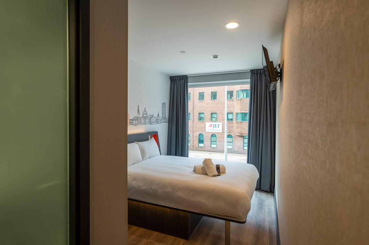 Easyhotel Cardiff Bagian luar foto