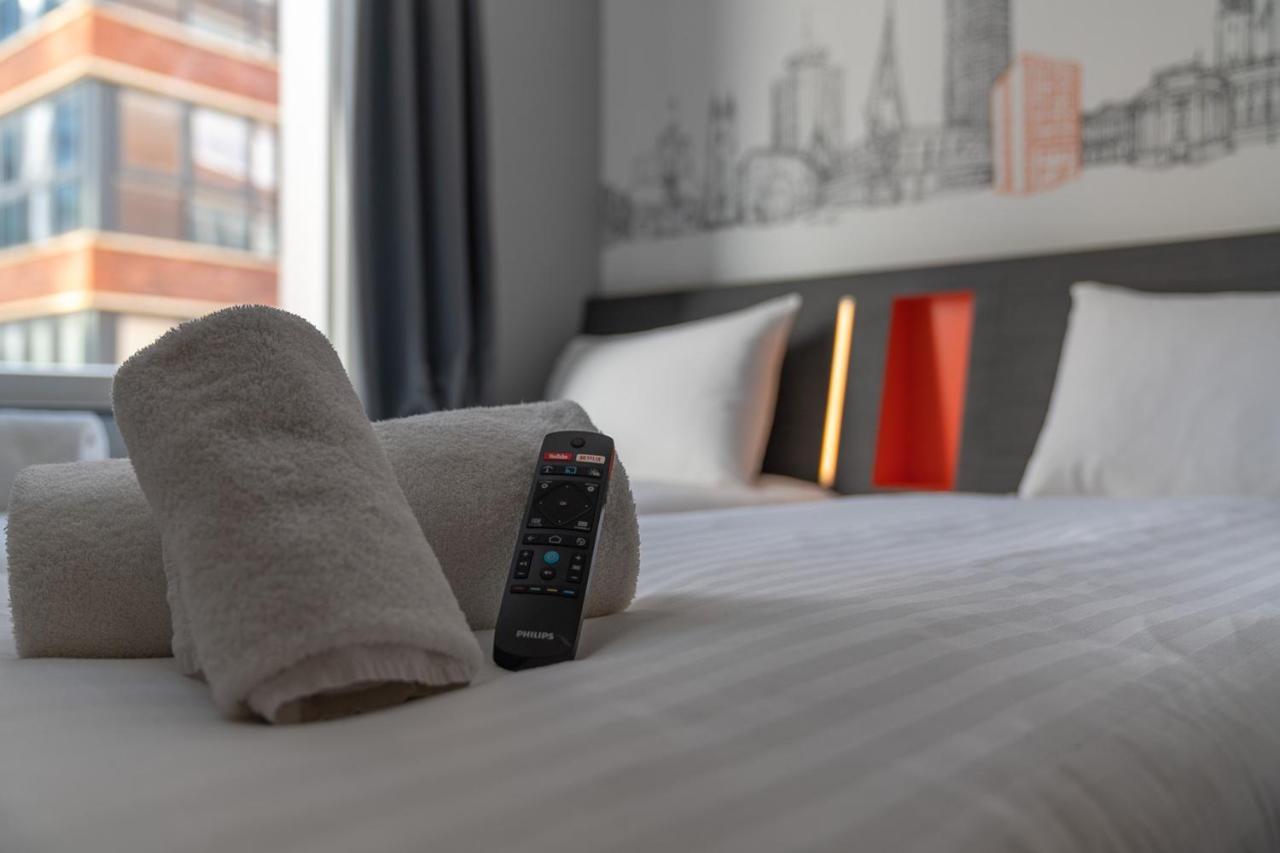 Easyhotel Cardiff Bagian luar foto