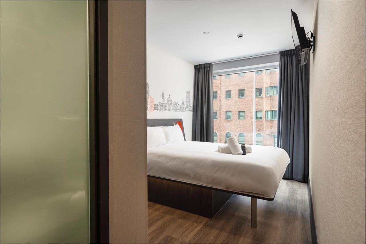 Easyhotel Cardiff Bagian luar foto
