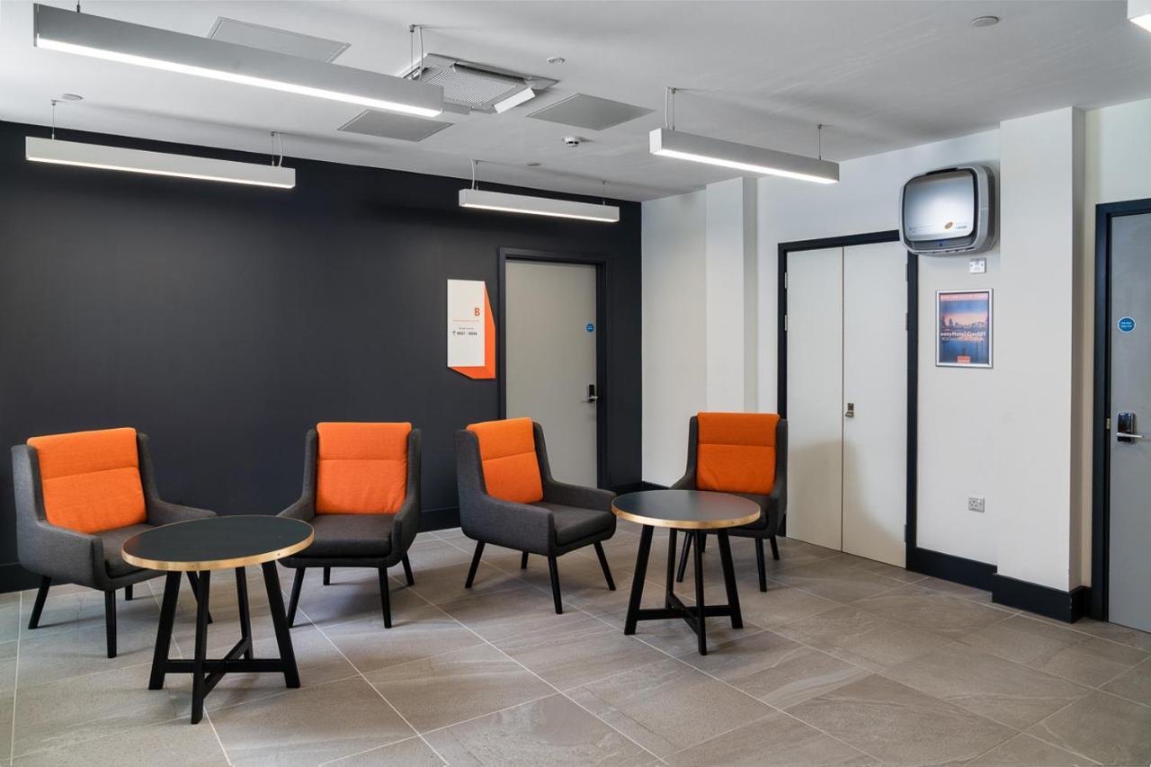 Easyhotel Cardiff Bagian luar foto
