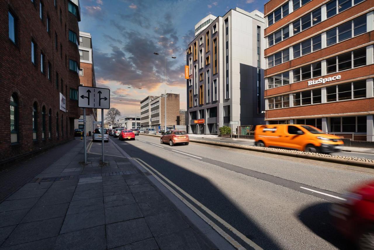 Easyhotel Cardiff Bagian luar foto