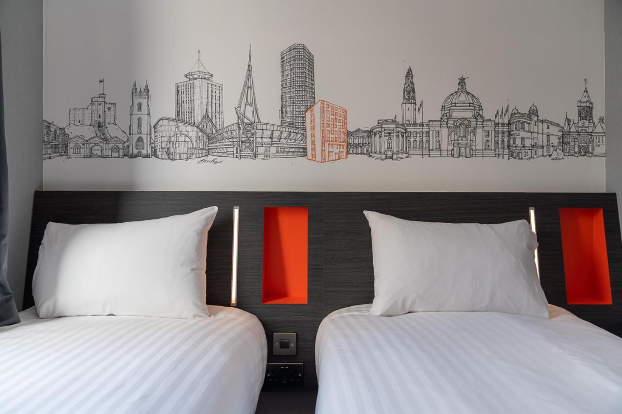 Easyhotel Cardiff Bagian luar foto