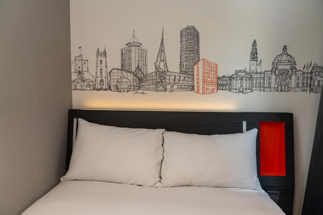 Easyhotel Cardiff Bagian luar foto