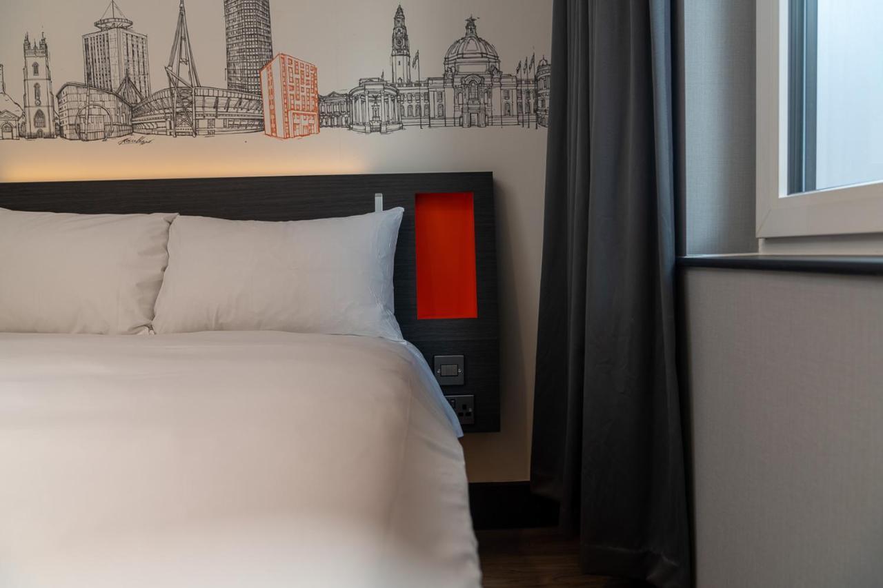 Easyhotel Cardiff Bagian luar foto