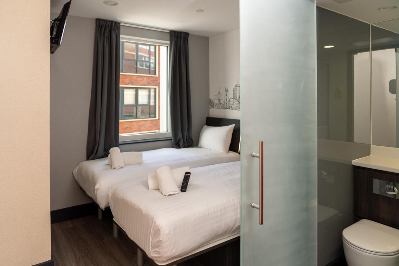 Easyhotel Cardiff Bagian luar foto