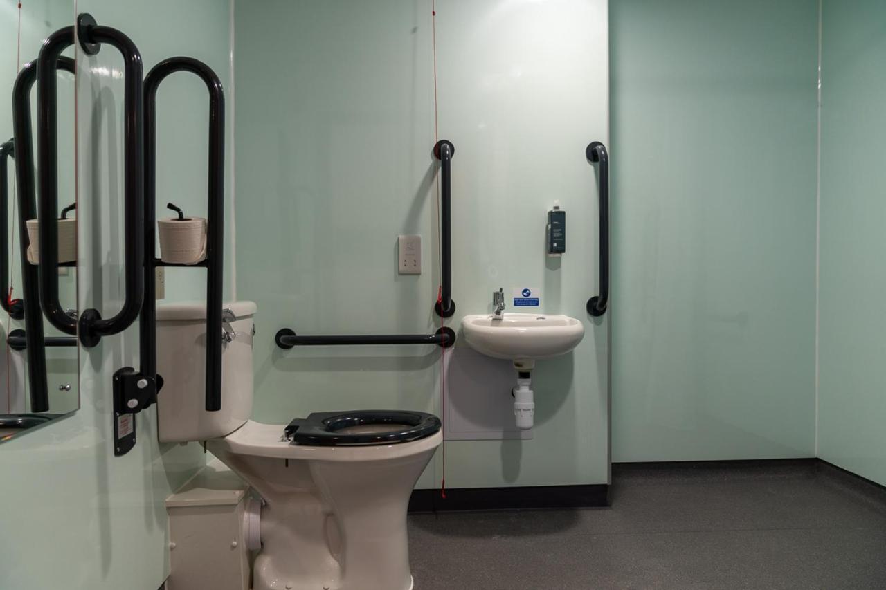 Easyhotel Cardiff Bagian luar foto