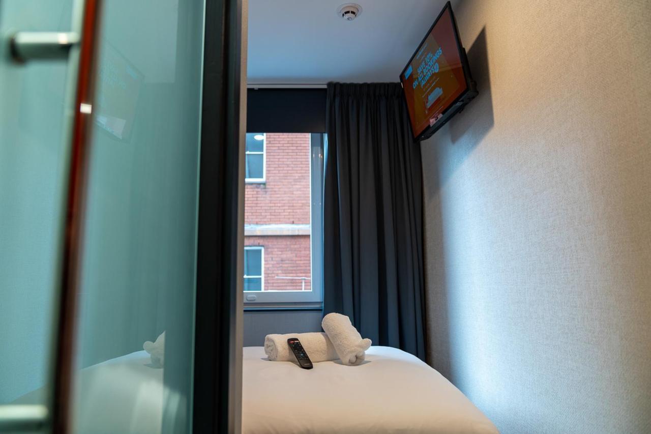Easyhotel Cardiff Bagian luar foto