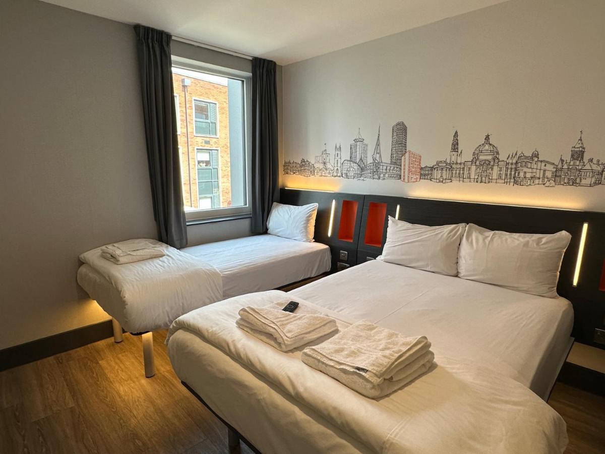 Easyhotel Cardiff Bagian luar foto
