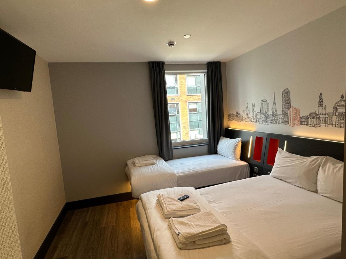 Easyhotel Cardiff Bagian luar foto