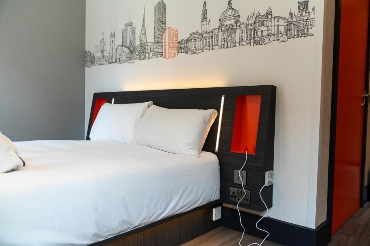 Easyhotel Cardiff Bagian luar foto